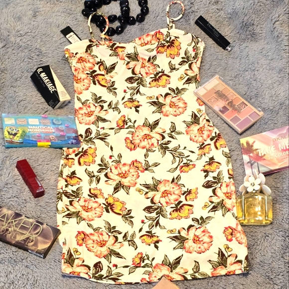 White Floral Dress size M - Picture 3 of 7